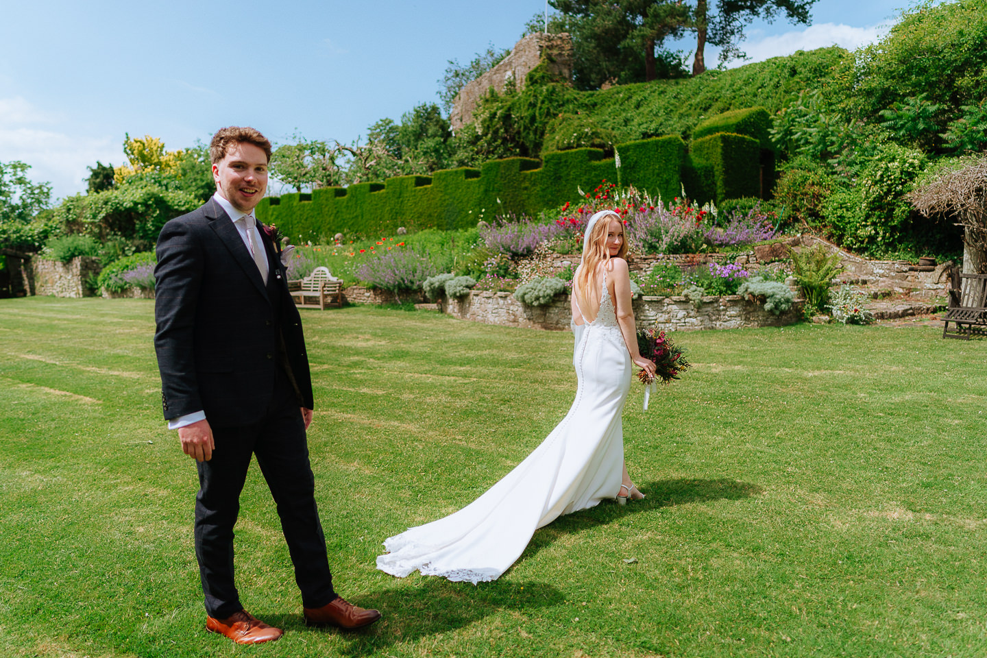 BECKY CHARLIE USK CASTLE WEDDING PHOTOGRAPHY 011 BECKY CHARLIE USK CASTLE WEDDING PHOTOGRAPHY 011